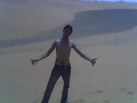 akhoti lharar fi sahra de marzoga  walakin kiwan hta fi sahra