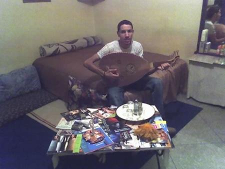 aziz dokali fi yamou min kan tay9ol chi3r daba min t3araf 3la wafae tlaflou kolchi dakh wala tayhab hhhhh